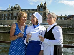 Steffi Krieg (Mona Seefried), Maria Lieblich (Thekla Carola Wied, Mitte)  und Carola Bleibtreu (Katerina Jacob, rechts) sind in Dresden mit Herz bei der Sache.