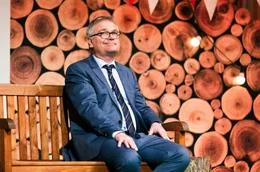 Kabarettist J&uuml;rgen B. Hausmann pr&auml;sentiert sein Fr&uuml;hlingsspecial.
