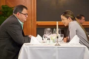 Ausgerechnet in dem Restaurant, in dem Arzu Ritter (Arzu Bazman) einen romantischen Abend mit ihrem Mann Philipp Brentano verbringt, checkt Hans-Peter Brenner (Michael Trischan) inkognito seine Chatbekanntschaft "Sternchen". Da Philipp zu einem Notfall in der Sachsenklinik gerufen wurde, unterst&uuml;tzt Arzu ihren Freund und Kollegen in Sachen Liebe.