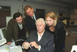 Johannes Silberschneider (Oskar), Rainhard Fendrich (Max Sch&auml;fer), Peter Weck (Paul Sch&auml;fer), Katharina B&ouml;hm (Amelie Griemann).