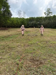 Minenräumer bei der Arbeit in Vietnam, Quang Tri Province Minenräumer bei der Arbeit in Vietnam, Quang Tri Province