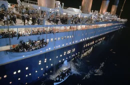 England 1912. Die Jungfernfahrt der Titanic, des gr&ouml;&szlig;ten und luxuri&ouml;sesten Passagierdampfschiff seiner Zeit. Eines Tages jedoch rammt die Titanic einen riesigen Eisberg. Panik bricht an Bord aus ...