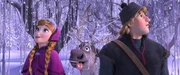 "Die Eisk&ouml;nigin - V&ouml;llig unverfroren", Prinzessin Elsa kann alles in Schnee und Eis verwandeln. Als Kind l&auml;sst sie beim Spielen beinahe das Herz ihrer kleinen Schwester Anna erfrieren. Die Trolle raten daher, Elsa zu isolieren. Nach dem Tod ihrer Eltern wird sie zur K&ouml;nigin gekr&ouml;nt. Am Tag der Zeremonie stolpert Anna &uuml;ber ihren Traumprinzen Hans, doch Elsa verweigert ihnen ihren Segen. Kurzerhand l&auml;sst sie ganz Arendelle im ewigen Eis versinken, flieht in die Berge und erschafft sich dort einen riesigen Eispalast. Anna will sie zur&uuml;ckzuholen. Naturbursch Kristoff, dessen Rentier Sven und Schneemann Olaf werden dabei zu treuen Gef&auml;hrten.  SENDUNG: ORF eins - DO - 24.12.2020 - 14:30 UHR. - Veroeffentlichung fuer Pressezwecke honorarfrei ausschliesslich im Zusammenhang mit oben genannter Sendung oder Veranstaltung des ORF bei Urhebernennung.
