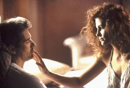 Als Edward Lewis (Richard Gere, l.) auf die Prostituierte Vivian (Julia Roberts, r.) trifft, beginnt f&uuml;r beide eine ungew&ouml;hnliche Romanze ...