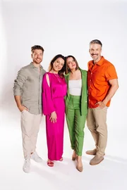 V.l.: Dominik Flade (Yannick Ziegler), Berrit Arnold (Daniela Ziegler), Julia Wiedemann (Lucie Ziegler), Stefan Bockelmann (Henning Ziegler) V.l.: Dominik Flade (Yannick Ziegler), Berrit Arnold (Daniela Ziegler), Julia Wiedemann (Lucie Ziegler), Stefan Bockelmann (Henning Ziegler)