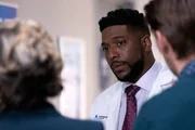Dr. Floyd Reynolds (Jocko Sims) +++ Die Verwendung des sendungsbezogenen Materials ist nur mit dem Hinweis und Verlinkung auf RTL+ gestattet.