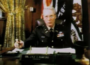 Colonel Rumford (Patrick McGoohan) ist fanatischer Soldat und mit Leib und Seele Kommandant einer Akademie f&uuml;r Kadetten. Die Zukunftspl&auml;ne des Aufsichtsratmitglieds Haynes passen ihm gar nicht.