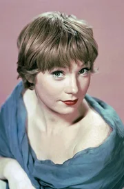 Vom "M&auml;dchen von nebenan" bis zur exzentrischen Lady &ndash; Shirley MacLaine beweist, dass es f&uuml;r jedes Alter und jeden Typ passende Rollen gibt.