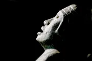 Die Forscher vermuten, dass die Blickrichtung der W&auml;chterfiguren einen Hinweis auf das Geheimnis gibt, das sie bewahren sollten.