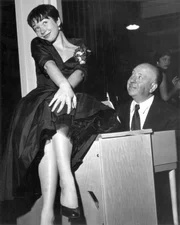 Begonnen hat Shirley MacLaines &uuml;ber 70 Jahre andauernde Karriere 1955 mit Alfred Hitchcocks Film "Immer &Auml;rger mit Harry".