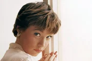 Weder klassische Sch&ouml;nheit &agrave; la Elizabeth Taylor noch Sexappeal einer Marilyn Monroe &ndash; Shirley MacLaine &uuml;berzeugte mit einer extrovertierten, die Konventionen herausfordernden Nat&uuml;rlichkeit, die vielen Menschen zum Vorbild wurde.