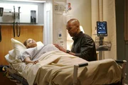 L-R: Savannah (Rochelle Aytes) wurde angeschossen. W&auml;hrend das Team versucht, den T&auml;ter zu fassen, macht sich Morgan (Shemar Moore) gro&szlig;e Sorgen um sie ...