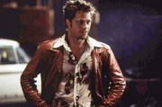 Brad Pitt als Tyler Durden, der legend&auml;re pr&uuml;gelnde Charakter mit dem geschliffenen K&ouml;rper in &bdquo;Fight Club&ldquo; (1999)