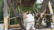 Burgbauprojekt im &ouml;sterreichischen Friesach: Die Experimentalarch&auml;ologen bauen ausschlie&szlig;lich nach mittelalterlichen Techniken.