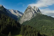 Am Fu&szlig; der Zugspitze kommt der Fr&uuml;hling erst Anfang Juni an. Bis zu ihrem Gipfel, dem h&ouml;chsten Punkt Deutschlands, muss er noch rund 2.000 H&ouml;henmeter &uuml;berwinden.