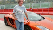 James May mit dem Mclaren Mp4-12c.