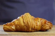Au&szlig;en knusprig, innen zart: bis zum perfekten Croissant ist es ein langer Weg.