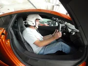 James May will im Mclaren Mp4-12c die schnellste Rennrunde zur&uuml;cklegen.