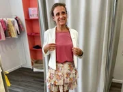 Kandidatin Anna (Annemarie). Motto in D&uuml;sseldorf: Knappe Kiste! Zeige wie stilvoll ein Look mit Minirock sein kann!