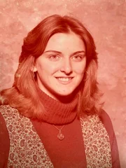 Portr&auml;t einer l&auml;chelnden Frau