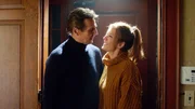 Tom Dolan (Liam Neeson) hat sich in Annie Wilkins (Kate Walsh) verliebt; Screenshot