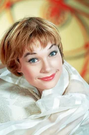 Bekannt wurde Shirley MacLaine in der Rolle der quirlig-charmanten jungen Frau mit unverw&uuml;stlicher Lebensenergie.