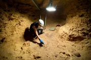 Ein Arch&auml;ologenteam entdeckte eine weitl&auml;ufige Nekropole mit monumentalen Grabkammern, die teilweise aus mehreren Einzelkammern bestehen.