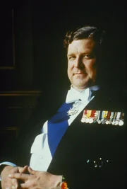 Die harte Schule hat sich rentiert und aus dem ungehobelten Barpianisten Ralph Jones (John Goodman) ist ein richtiger K&ouml;nig geworden ...