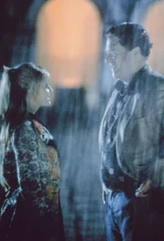 Sind Miranda Greens (Camille Coduri, l.) Gef&uuml;hle f&uuml;r Ralph Hampton Gainesworth Jones (John Goodman, r.) wirklich echt?