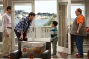 Wollen eigentlich bei der Erziehung von Louis (Edan Alexander, 2.v.r.) am gleichen Strang ziehen, doch das fällt Alan (Jon Cryer, l.), Walden (Ashton Kutcher, 2.v.l.) und Berta (Conchata Ferrell, r.) gar nicht so leicht ... Wollen eigentlich bei der Erziehung von Louis (Edan Alexander, 2.v.r.) am gleichen Strang ziehen, doch das fällt Alan (Jon Cryer, l.), Walden (Ashton Kutcher, 2.v.l.) und Berta (Conchata Ferrell, r.) gar nicht so leicht ...