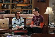 Sheldon wird von Amy aus der Fassung gebracht, als diese ihn bittet, ihre Mutter kennenzulernen ...