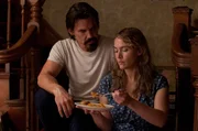 Die Vergangenheit des kriminellen Frank (Josh Brolin, l.) droht ihn und seine neue Liebe, die alleinerziehende Mutter Adele (Kate Winslet, r.) einzuholen ...