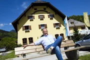 Ein Hilferuf erreicht Frank Rosin aus Wei&szlig;bach im Berchtesgadener Land. F&uuml;r den Sternekoch eine Premiere: Diesmal gilt es nicht nur ein Restaurant, sondern gleich ein ganzes Hotel zu retten ...