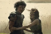 Haben Milo (Kit Harington, l.) und Cassia (Emily Browning, r.) noch eine Chance, dem t&ouml;dlichen Feuersturm zu entkommen?