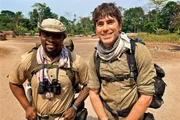 Durch die Wildnis mit Simon Reeve Das Kongo-Becken Moderator Simon Reeve mit dem Natursch&uuml;tzer Adams Cassinga im Kongo.