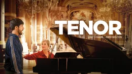 ONE TENOR - EINE STIMME, ZWEI WELTEN, am Samstag (17.10.2026) um 20:15 Uhr.  Antoine Zerkaoui als MB14 (Mohamed Belkhir, l.) und Madame Loyseau (Mich&egrave;le Laroque, r.)