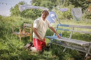 Melker Melkersson (Henrik Norlén) erweist sich in handwerklichen Dingen als sehr ungeschickt. Melker Melkersson (Henrik Norlén) erweist sich in handwerklichen Dingen als sehr ungeschickt.