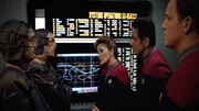 Kathryn Janeway (Kate Mulgrew), Chakotay (Robert Beltran) und Tom Paris (Robert Duncan McNeill)