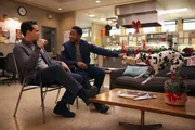 Pausengespr&auml;che, l-r: Alberto Rosende als Blake Gallo, Daniel Kyri als Darren Ritter