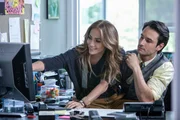 Jennifer Lopez (Holly), Rodrigo Santoro (Alex).