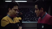 Harry Kim (Garrett Wang, l.) und Chakotay (Robert Beltran, r.)