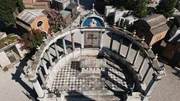 Eines der alten Familiengr&auml;ber auf der Friedhofsinsel San Michele.