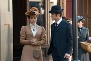 Iris Bajjali (Athena Karkanis, l.), Detective William Murdoch (Yannick Bisson, r.)