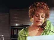 Babys Sekret&auml;rin Edda (Billi Z&ouml;ckler) im Stre&szlig;. Der Staatsbesuch der K&ouml;niglichen Hoheit macht sehr viel Wirbel.