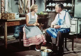 rbb Fernsehen FERIEN AUF IMMENHOF, am Samstag (04.08.12) um 14:50 Uhr. Gisela (Karin Andersen) und Dr. Pudlich (Paul Henckels) k&uuml;mmern sich ums Abendessen auf dem Immenhof.