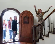 v.li.: Lily Tucker-Pritchett (Aubrey Anderson-Emmons), Cameron Tucker (Eric Stonestreet), Mitchell Pritchett (Jesse Tyler Ferguson), Gloria Delgado (Sofía Vergara). v.li.: Lily Tucker-Pritchett (Aubrey Anderson-Emmons), Cameron Tucker (Eric Stonestreet), Mitchell Pritchett (Jesse Tyler Ferguson), Gloria Delgado (Sofía Vergara).