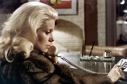 Cathy (Catherine Deneuve) ist ein eiskalter Engel.