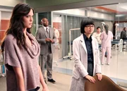 Wie werden die ehemalige Gef&auml;ngnis&auml;rztin Adams (Odette Annable, l.) und die sch&uuml;chterne Parks (Charlyne Yi, r.) zusammenarbeiten?