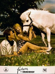 Dalli (Heidi Br&uuml;hl) hat sich bei einem gemeinsamen Ponnyausflug wieder mit Ralf (Raidar M&uuml;ller, l.) vers&ouml;hnt.