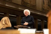 Sir Simon Rattle (Bild) dirigiert die Matth&auml;uspassion: Chor und Symphonieorchester des Bayerischen Rundfunks erweisen sich abermals als h&ouml;chst flexible Klangk&ouml;rper mit herausragenden Solisten.